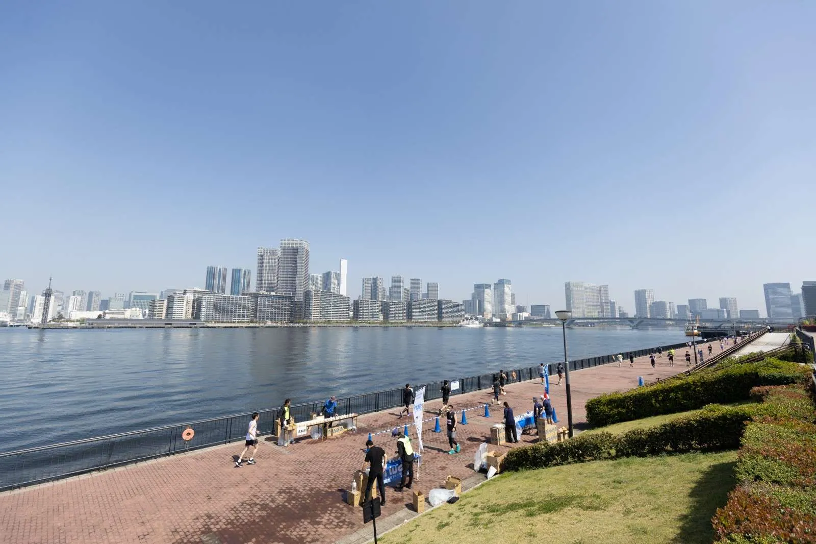 コースから望む豊洲の海と街並み
